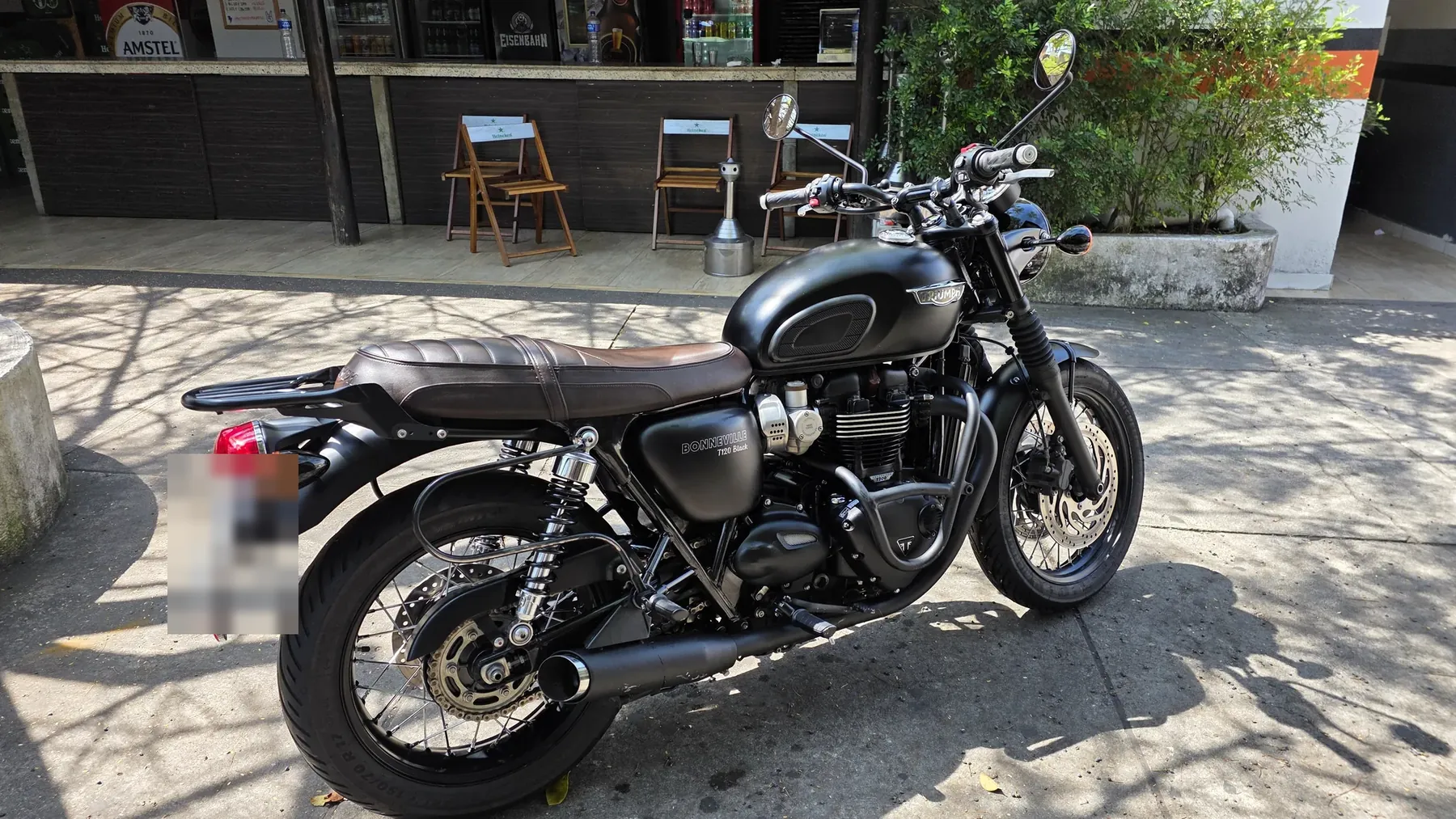 Triumph Bonneville T120 Black 2019 de perfil